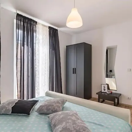 Apartmán Paola With Private Pool