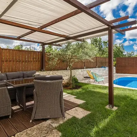 Apartment Paola With Private Pool